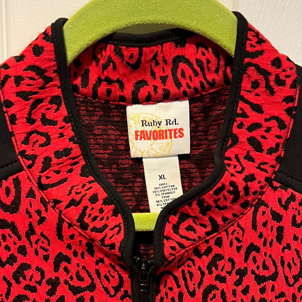 Ruby Rd. Red and Black Sleeveless Top - Picture 2 of 3